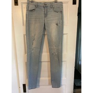 Light-Wash American Eagle Skinny Jeans